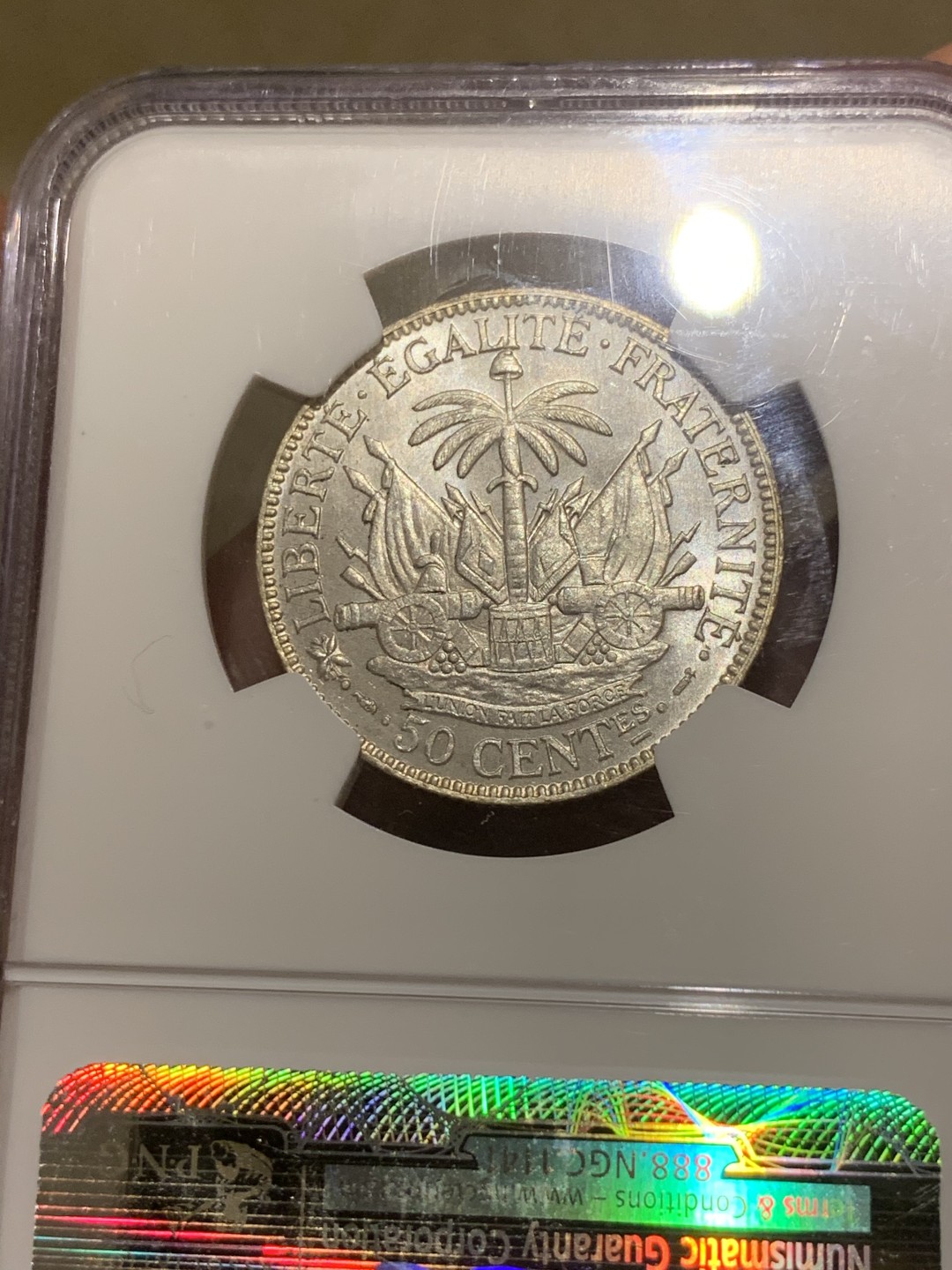 《竞宝斋》第63场-本周日 （全场不限金额包邮） NGC—ms62 1895年海地半圆银币，这个品种大部分就算给分也是有清洗的，这枚状态很好没下过水清洗且全深打，海地银币一直在涨，好品越来越难求