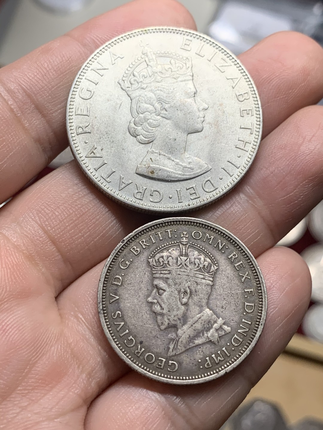 《竞宝斋》第63场-本周日 （全场不限金额包邮） 1964年英属百慕大1克朗大银币bu品相和1927年澳大利亚国会大厦落成纪念1弗洛林纪念银币好品一对。