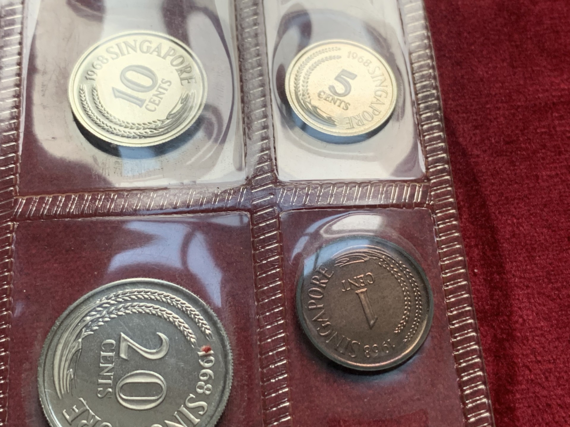 《竞宝斋》第63场-本周日 （全场不限金额包邮） 新加坡1968年原盒精制套币比第一年封装更加精细更少见
