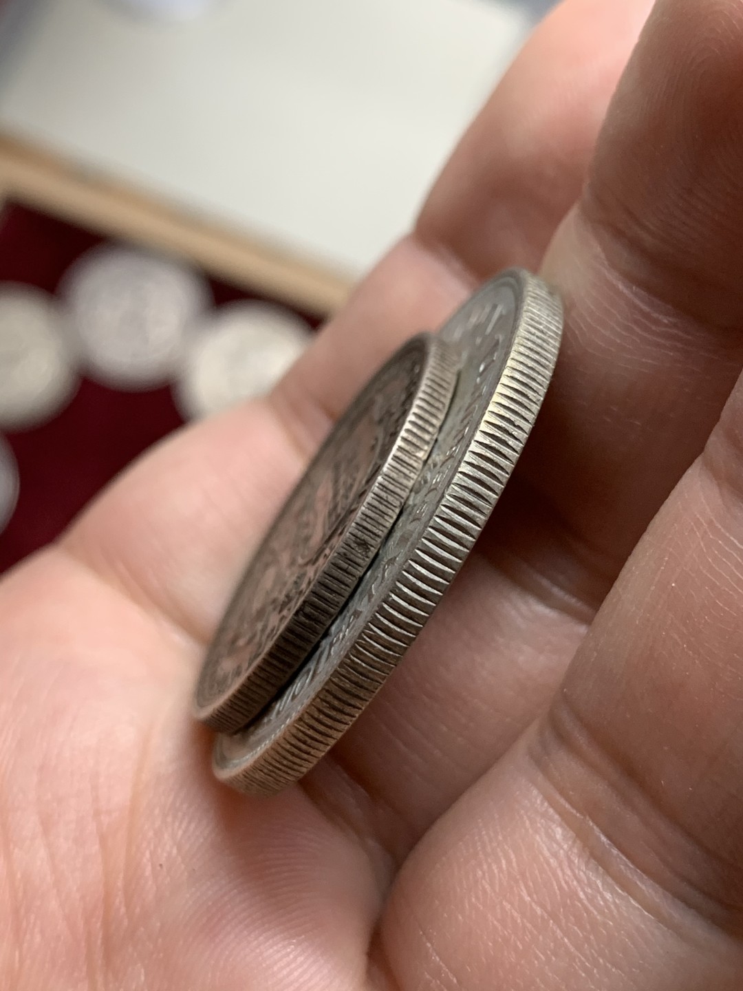 《竞宝斋》第63场-本周日 （全场不限金额包邮） 1964年英属百慕大1克朗大银币bu品相和1927年澳大利亚国会大厦落成纪念1弗洛林纪念银币好品一对。