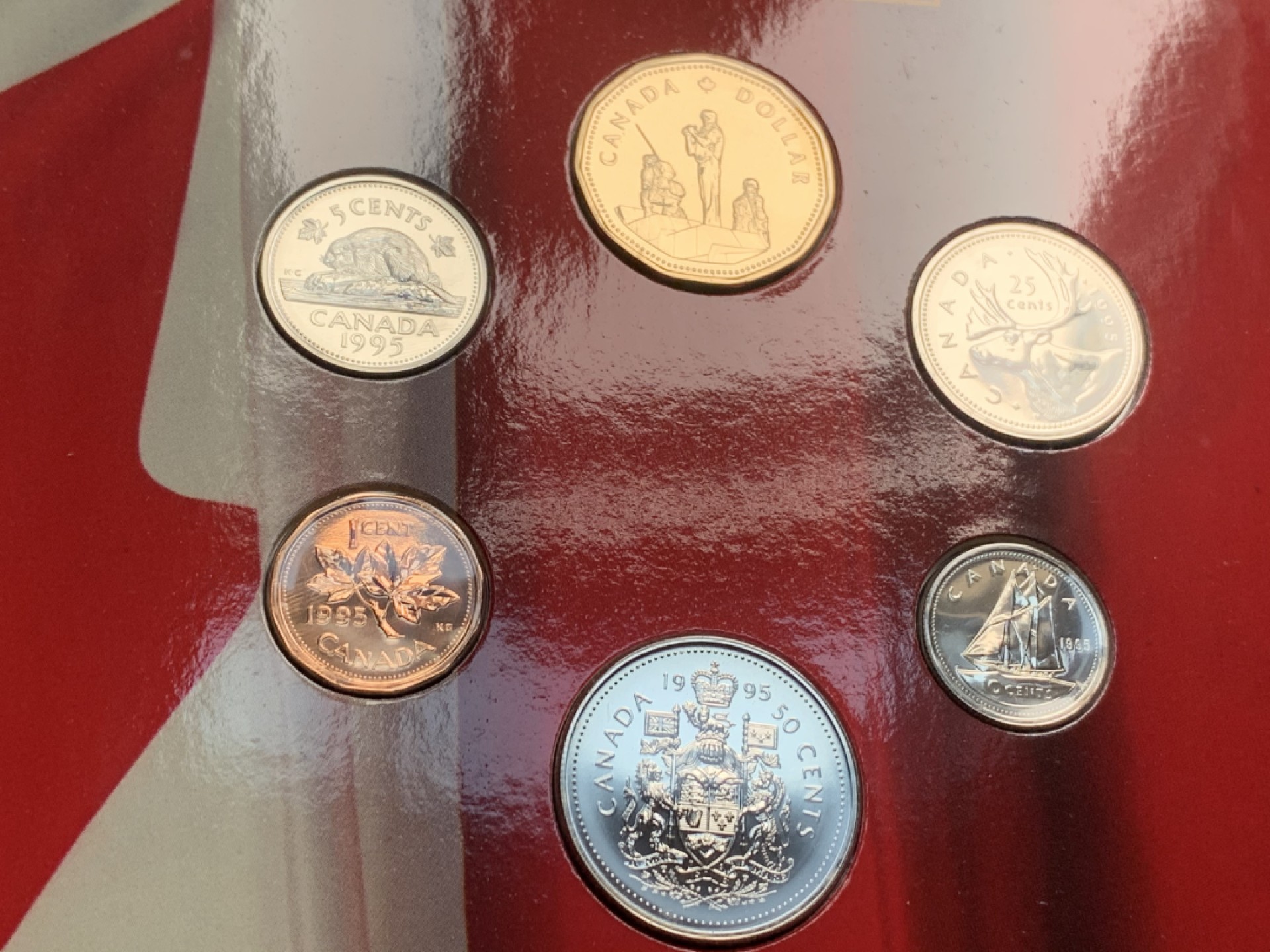 《竞宝斋》第63场-本周日 （全场不限金额包邮） 卡装 加拿大 1995年 红枫叶 六枚装 套币