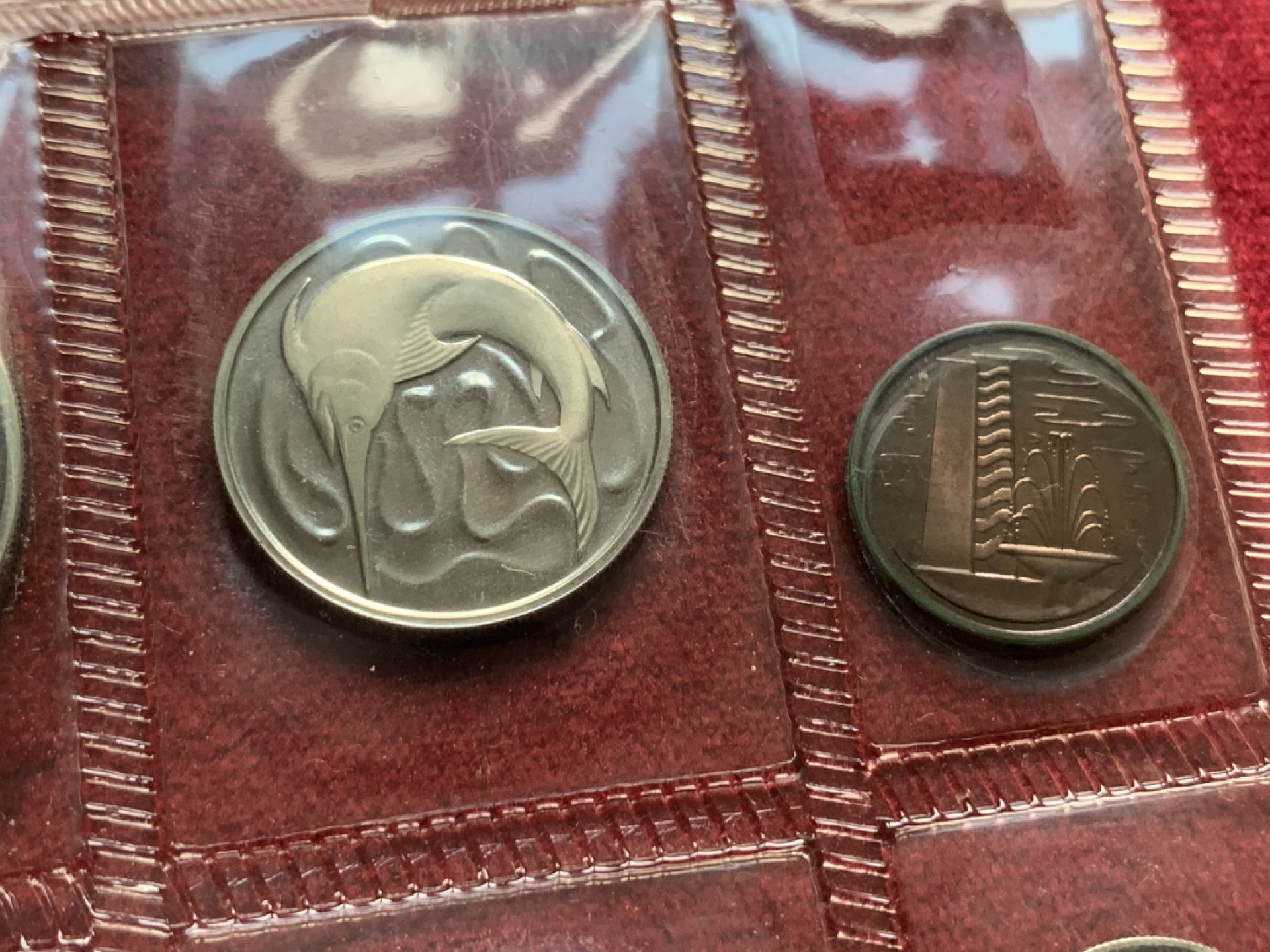 《竞宝斋》第63场-本周日 （全场不限金额包邮） 新加坡1968年原盒精制套币比第一年封装更加精细更少见