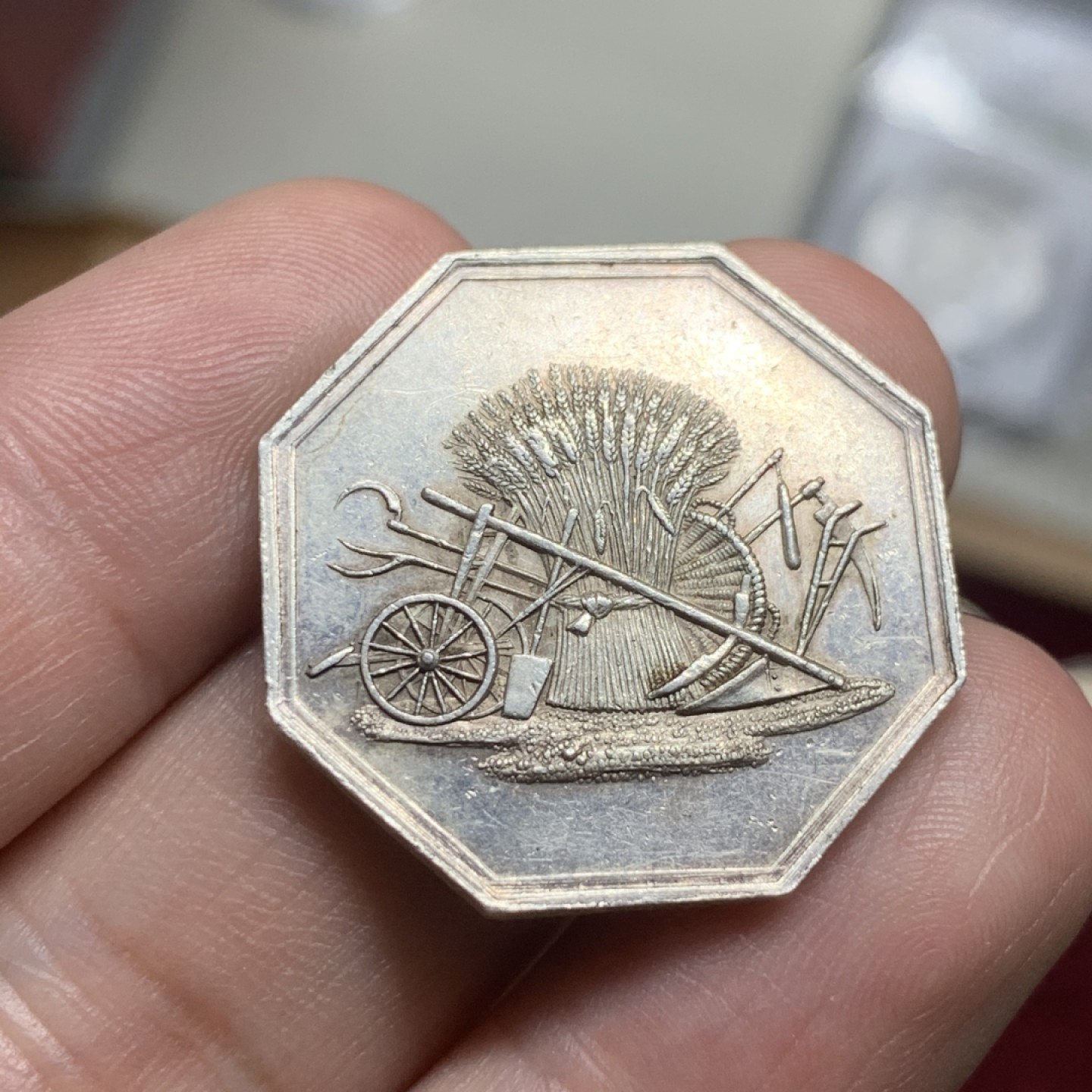 《竞宝斋》第63场-本周日 （全场不限金额包邮） 法国1818年园艺协会八角银章  28mm，8克，蜜蜂Aregnt边铭