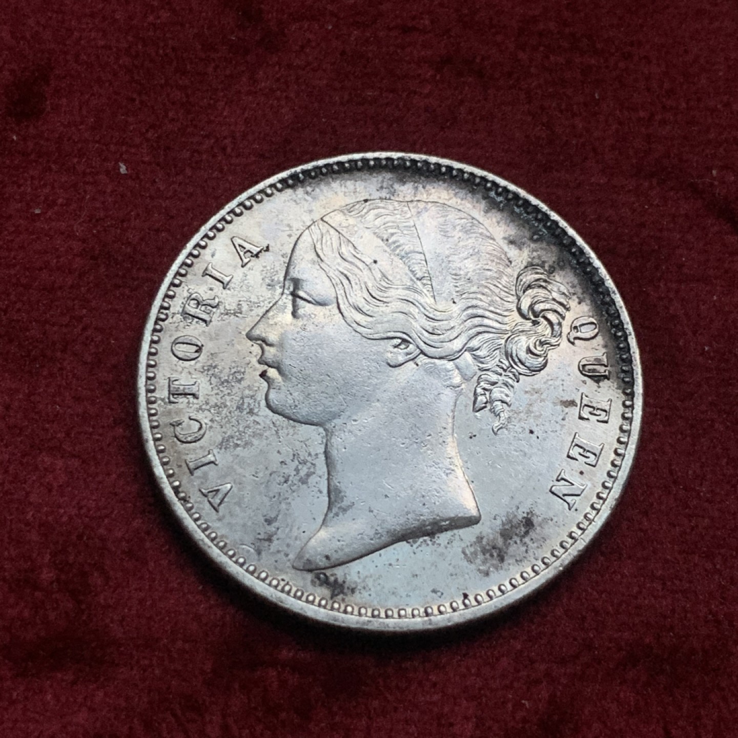 《竞宝斋》第63场-本周日 （全场不限金额包邮） 英属东印度公司1840年维多利亚单辫，双辫1卢比一对，都是au品相，发丝都好，双辫带光。