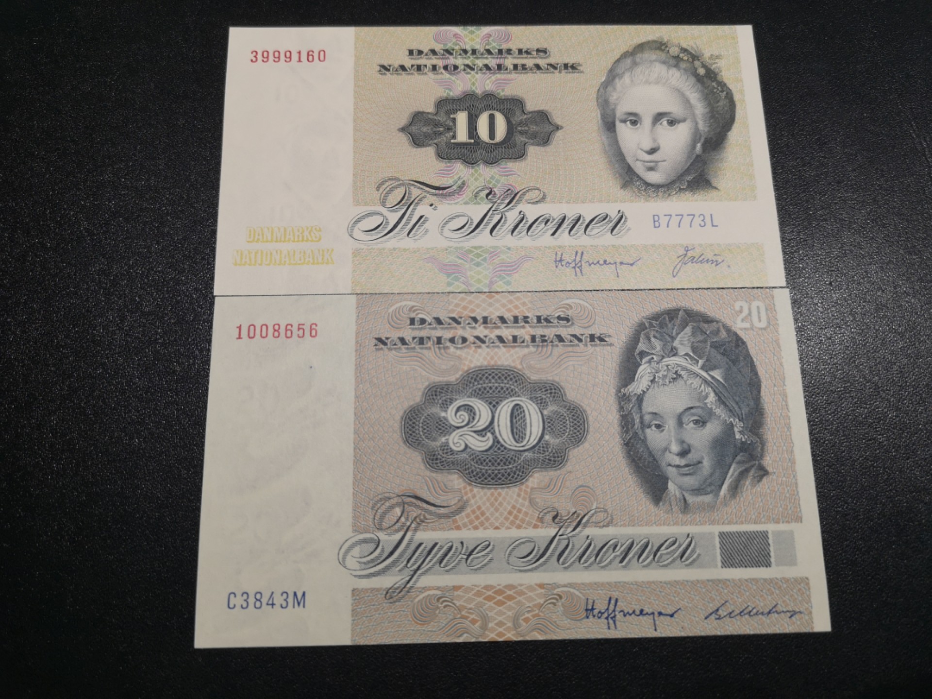 《外钞收藏家》第一百八十一期拍卖 丹麦动物版20、10克朗两张 全新UNC 无47