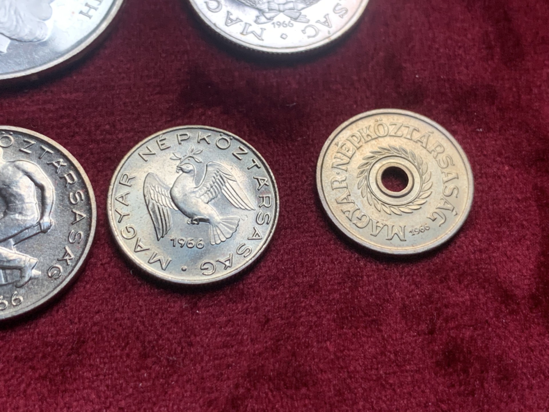 《竞宝斋》第63场-本周日 （全场不限金额包邮） 匈牙利1966年精制套币proof set特殊版别特殊材质