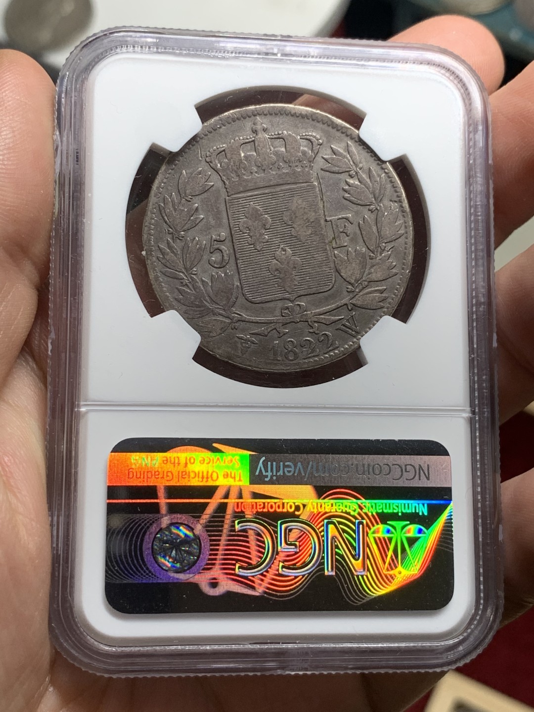 《竞宝斋》第63场-本周日 （全场不限金额包邮） 挑战最低分，ngc 10分1822年 法国 路易十八5法郎，其实背面细节还是不错的，人像面拉胯，w厂也是比较少见的厂别，典型的欧洲紫罗兰包浆，算个趣味品吧。