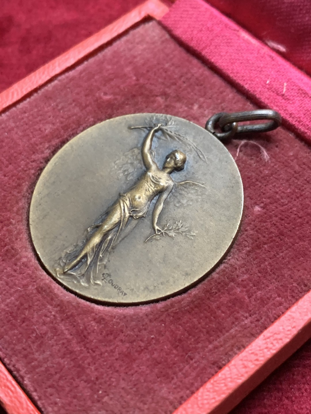 《竞宝斋》第63场-本周日 （全场不限金额包邮） 原盒法国1929年法国摄影杂志天使女神奖章 32mm，14.4克，BRONZE铜标