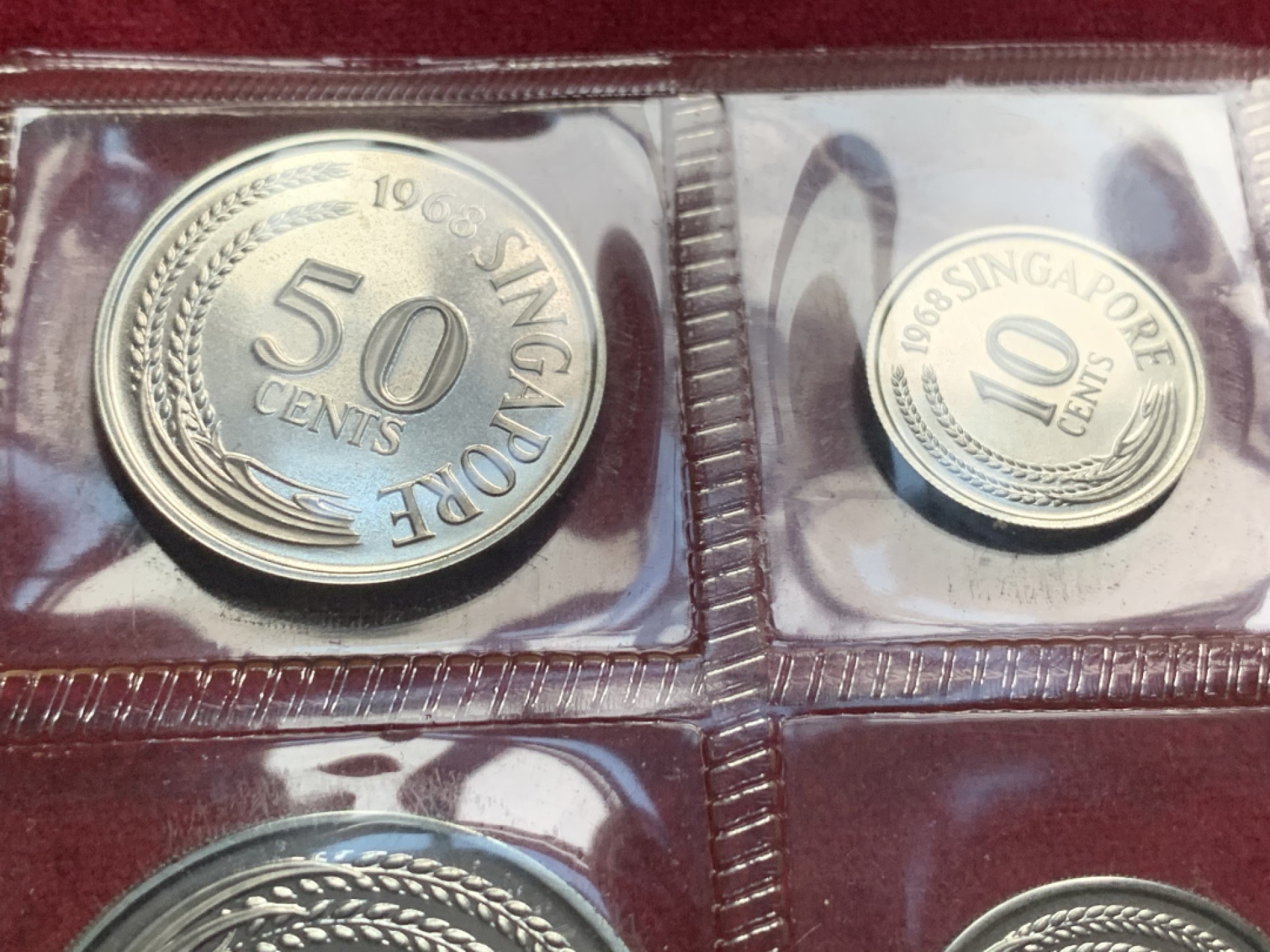 《竞宝斋》第63场-本周日 （全场不限金额包邮） 新加坡1968年原盒精制套币比第一年封装更加精细更少见