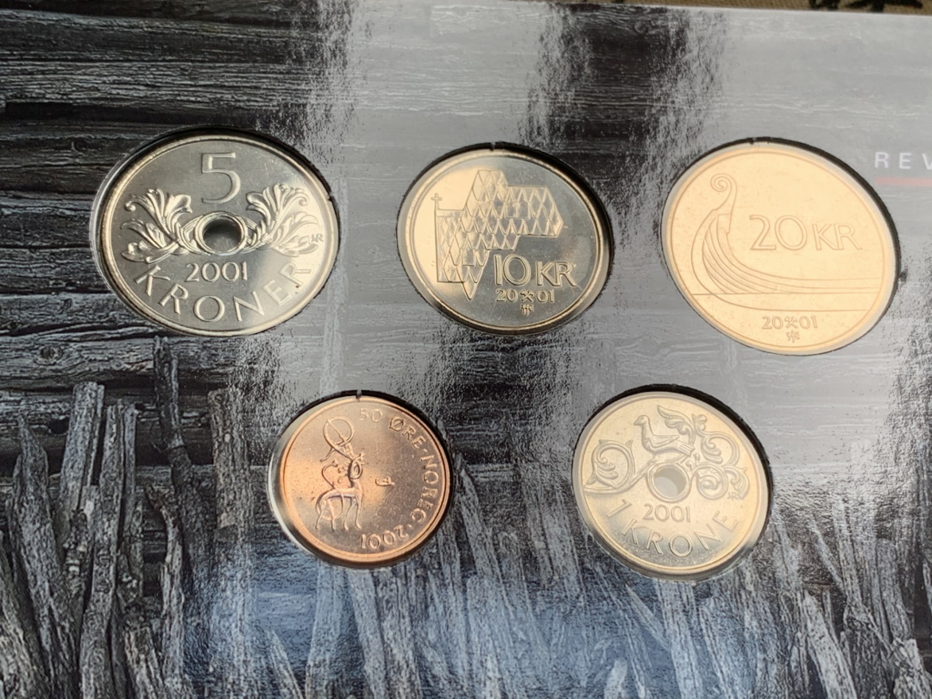 《竞宝斋》第63场-本周日 （全场不限金额包邮） 卡装 挪威 2001年 五枚套 套币