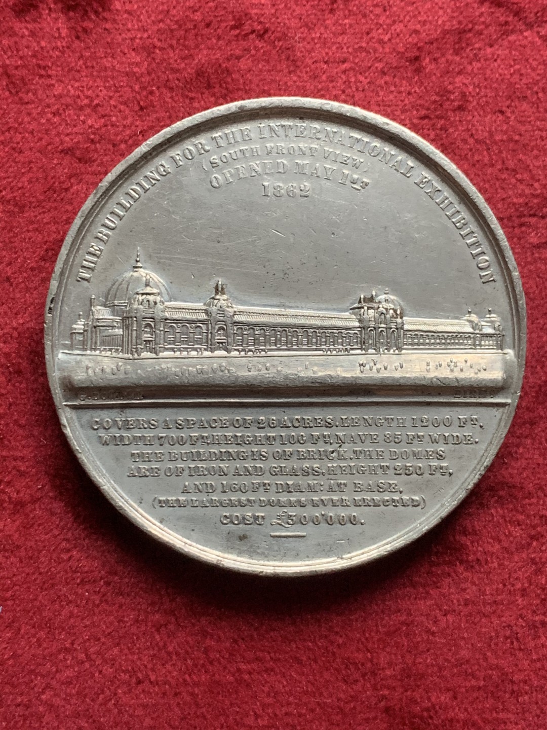 《竞宝斋》第63场-本周日 （全场不限金额包邮） 英国1862年 维多利亚女王  世界博览会纪念章 介绍了世博的规模及建筑特点