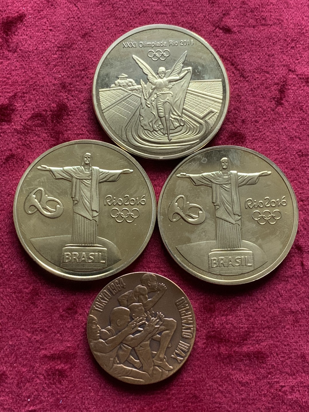 《竞宝斋》第63场-本周日 （全场不限金额包邮） 奥运铜章 4枚 3枚巴西40.1mm直径 ，1枚日本 30mm直径 总重 103.6克