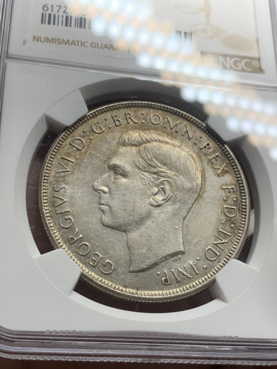 《竞宝斋》第63场-本周日 （全场不限金额包邮） ngc58分1937年澳大利亚乔治六世花冠1克朗，币面带一些黄油包浆挺漂亮的。