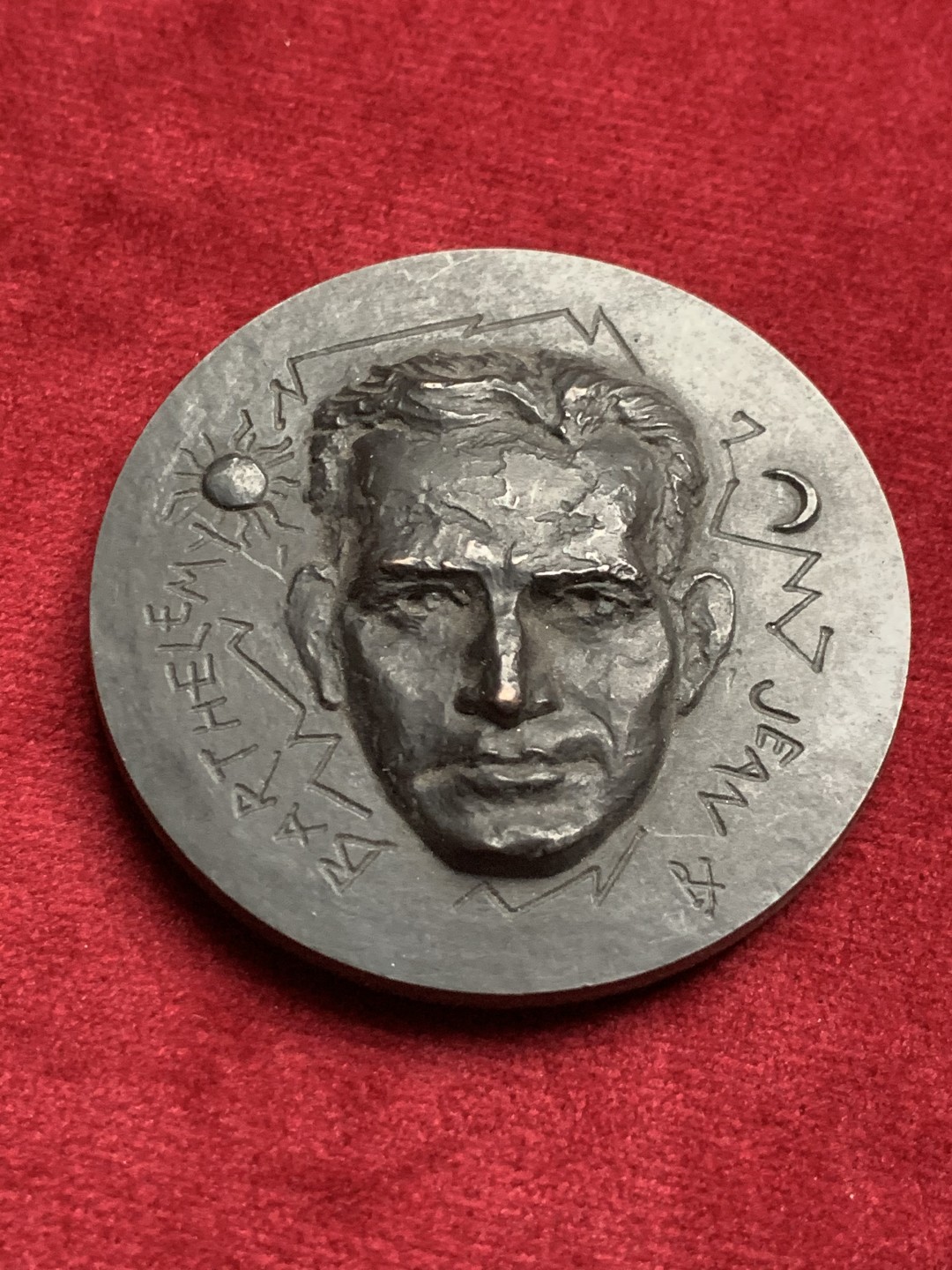 《竞宝斋》第63场-本周日 （全场不限金额包邮） 原盒法国1970年演员人像大铜章高浮雕 50mm，85克，BRONZE铜标