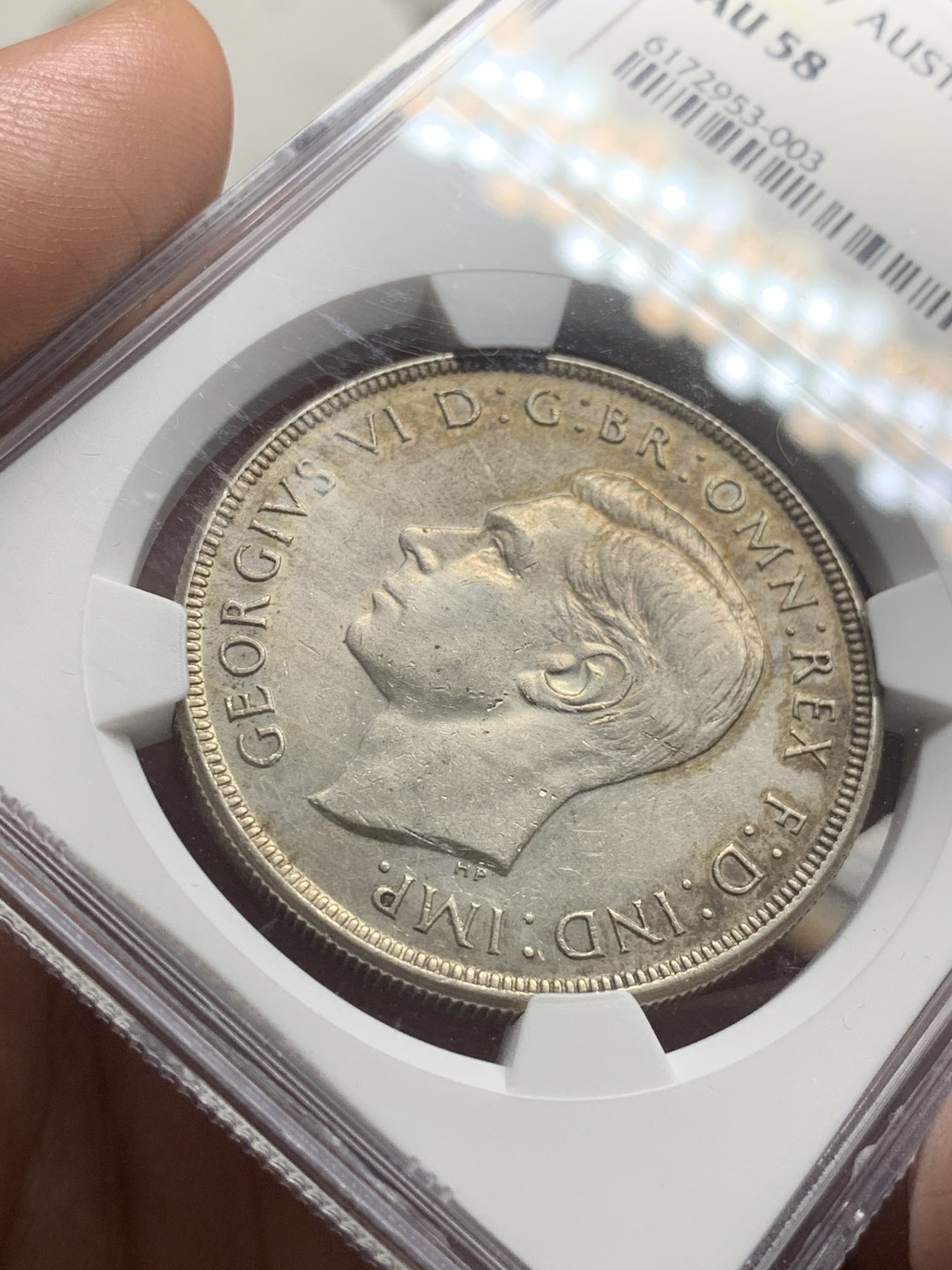 《竞宝斋》第63场-本周日 （全场不限金额包邮） ngc58分1937年澳大利亚乔治六世花冠1克朗，币面带一些黄油包浆挺漂亮的。