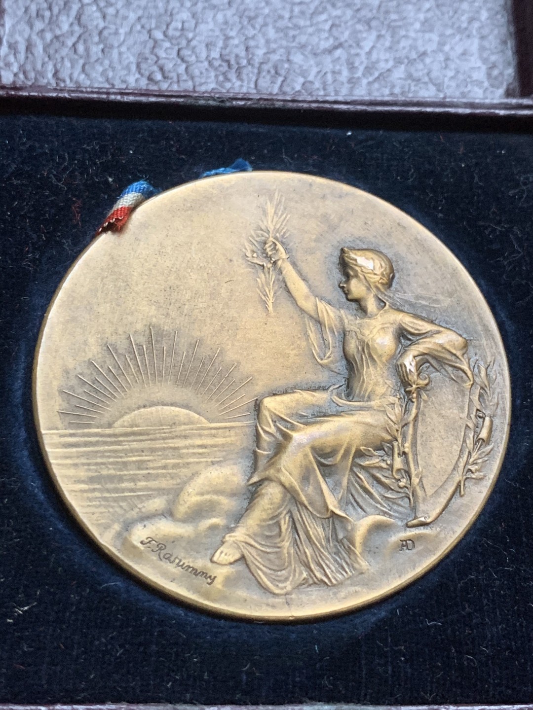 《竞宝斋》第63场-本周日 （全场不限金额包邮） 原盒法国1915年女神教育铜章 50mm，58克，BRONZE铜标