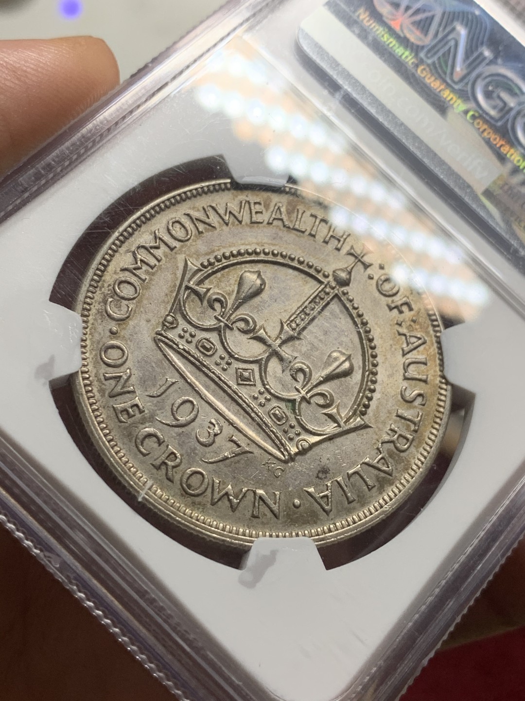 《竞宝斋》第63场-本周日 （全场不限金额包邮） ngc58分1937年澳大利亚乔治六世花冠1克朗，币面带一些黄油包浆挺漂亮的。