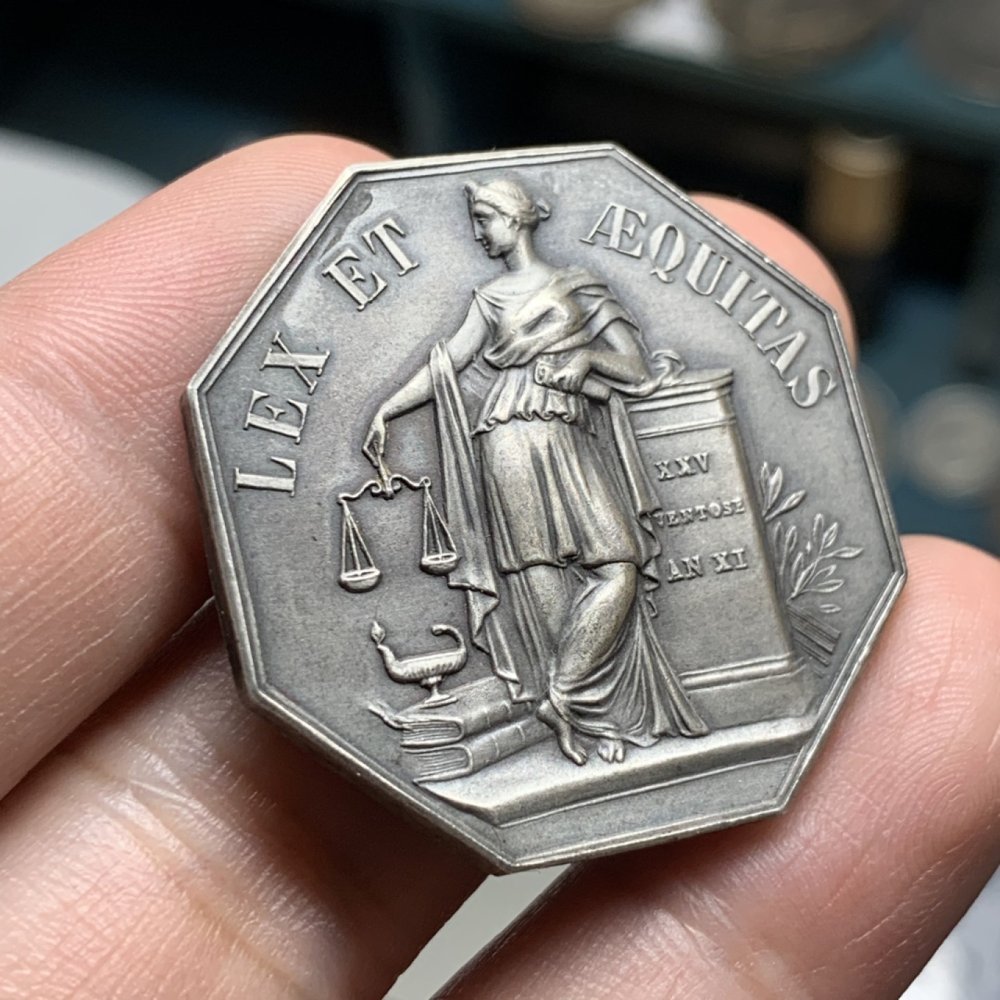 《竞宝斋》第63场-本周日 （全场不限金额包邮） 法国里尔省公正女神八角银章 35mm，19.6克，Aregnt边铭