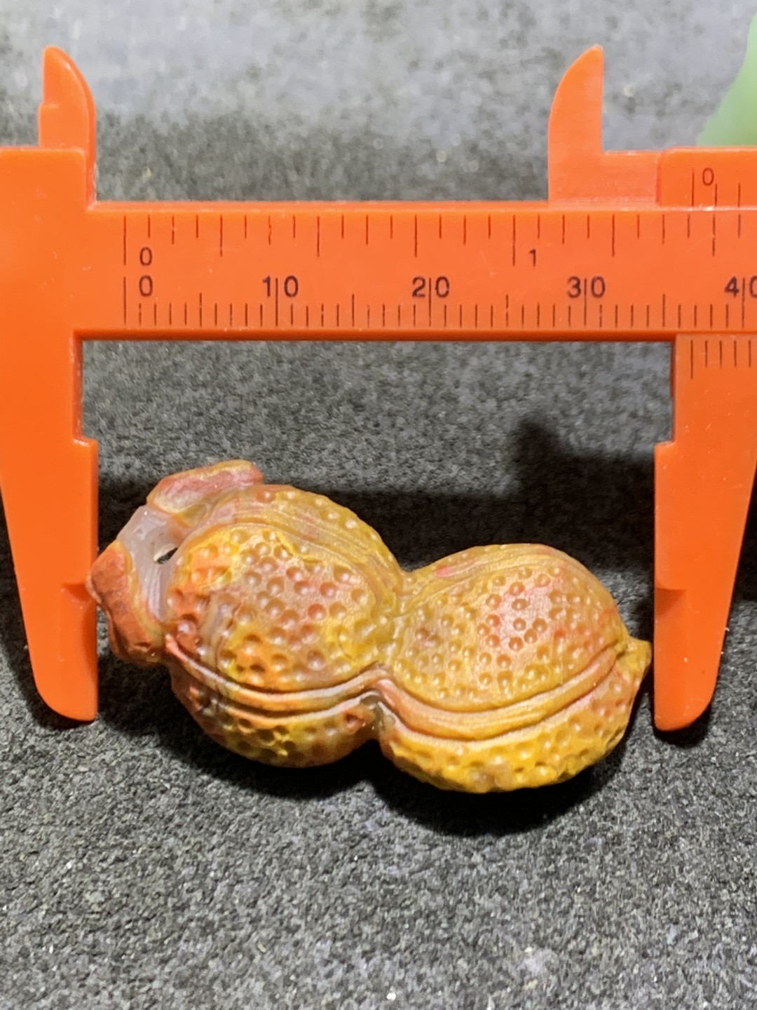精美亚光高玉化战国红玛瑙花生吊坠一个，