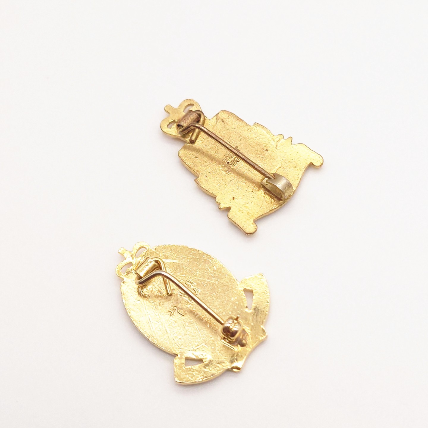 交易所6月11日群拍 英国红十字徽章一组