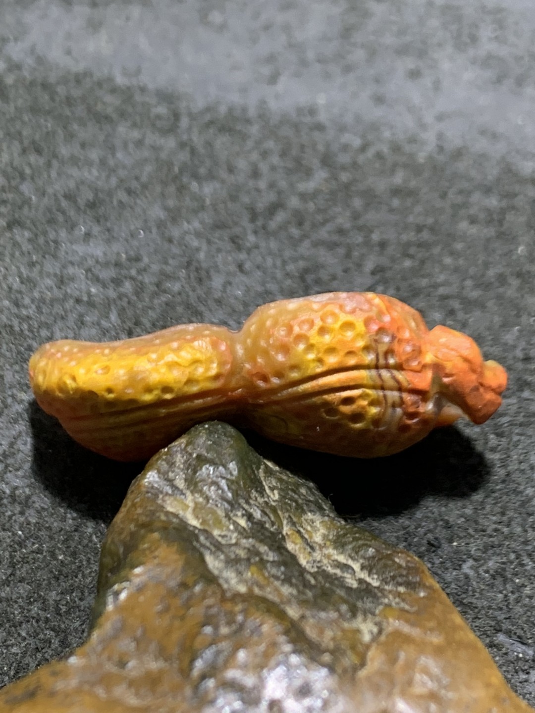 精美亚光高玉化战国红玛瑙花生吊坠一个，