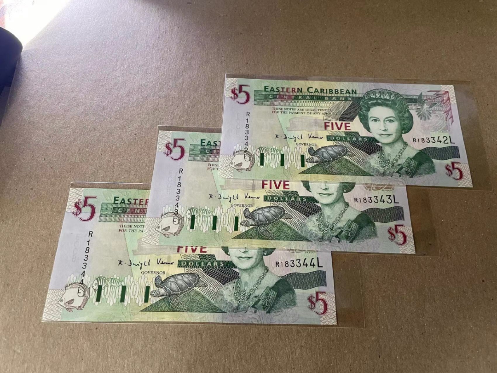 【Blue Auction】✨世界纸币精拍第190期【精】 【一组3张】东加勒比 5元 女王纸币一组 全新UNC