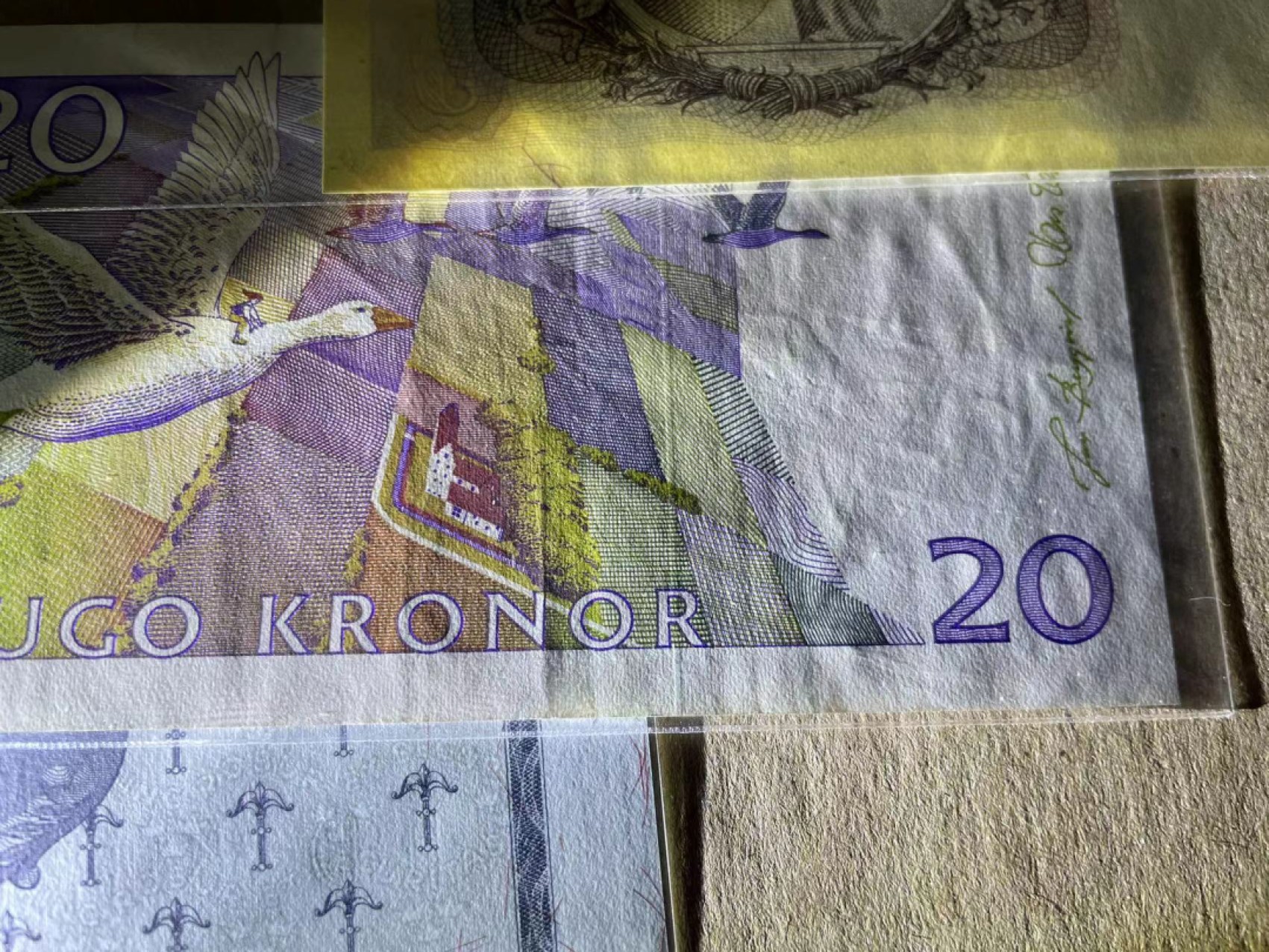 【Blue Auction】✨世界纸币精拍第190期【精】 【一组4张】瑞典5-10-20克朗一组 第一张10克朗有污斑&20克朗品相如图，其余2张全新UNC