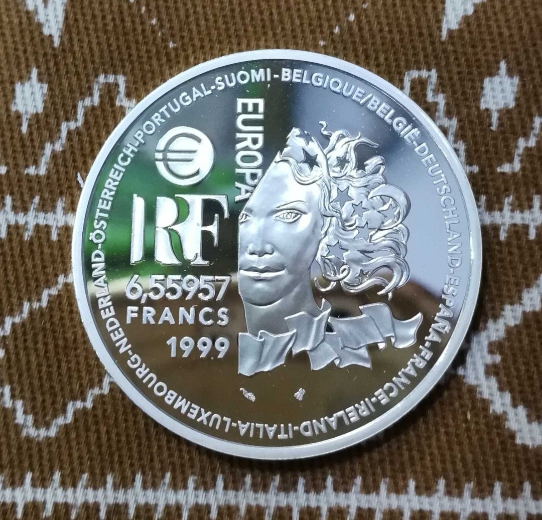 北京马甸外国钱币专卖微拍第七十八期，外国金银币专场，陆续上新，欢迎光临 1999年法国千禧年纪念精制银币，重量：22.23克，成色：90银。