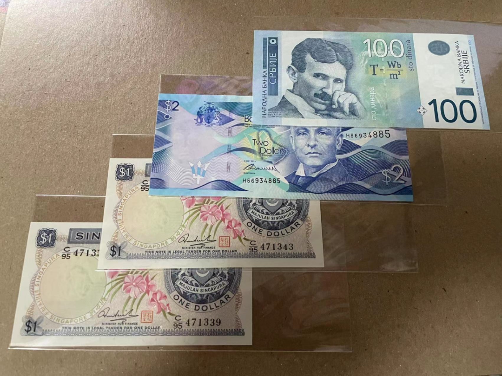 【Blue Auction】✨世界纸币精拍第190期【精】 【一组4张】新加坡、巴巴多斯、塞尔维亚纸币一组 UNC/UNC-（新加坡有黄和荧光反应）