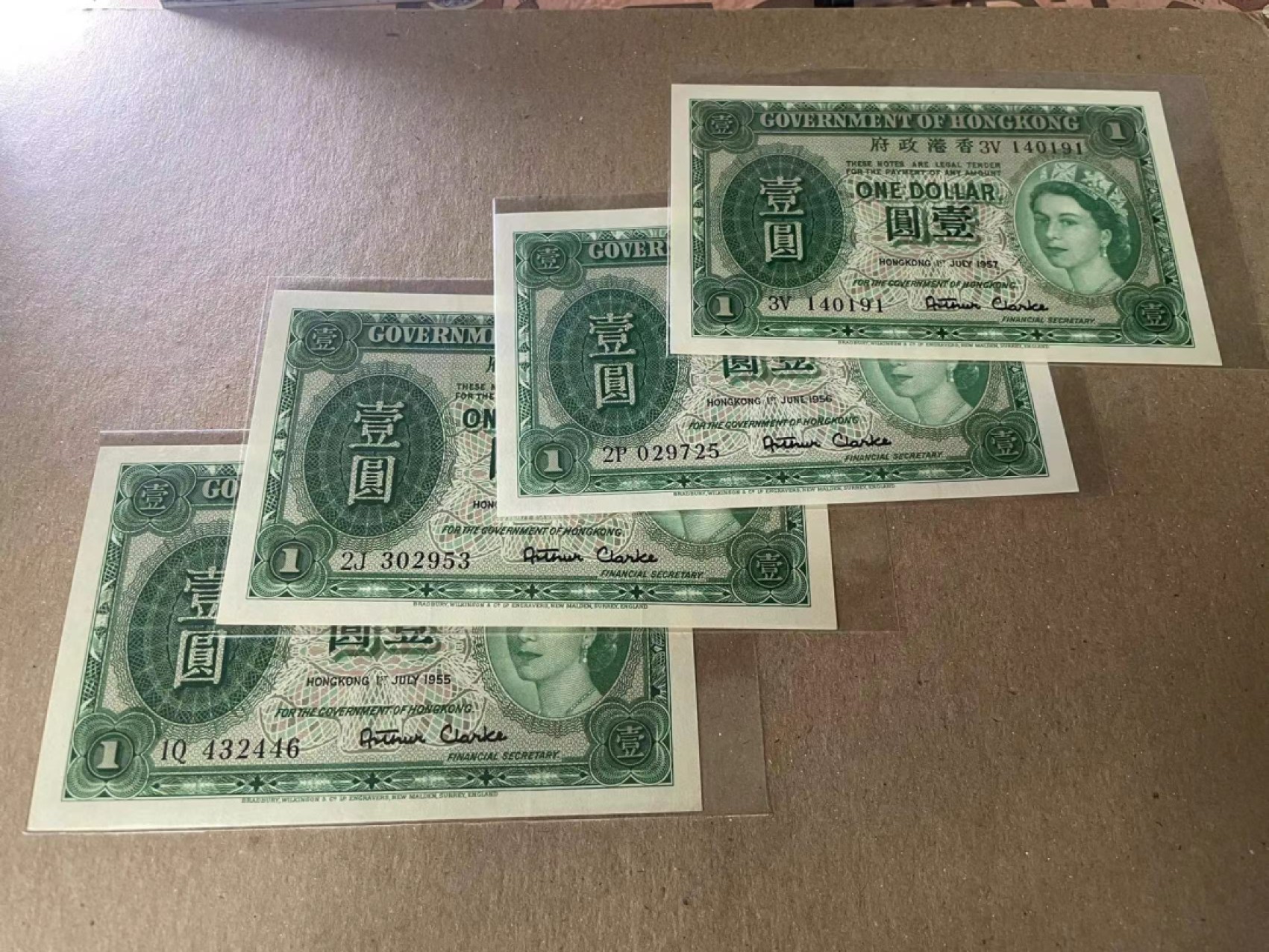 【Blue Auction】✨世界纸币精拍第190期【精】 【一组4张】香港 女王1元 品相如图