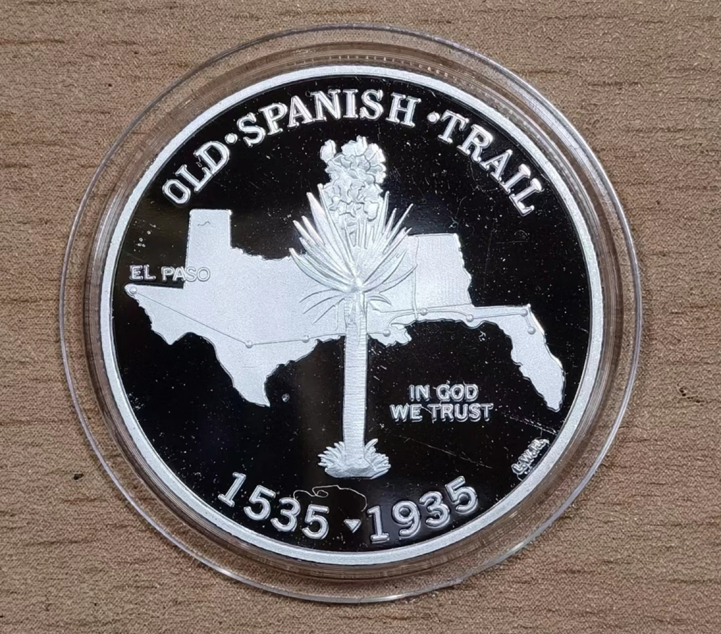 北京马甸外国钱币专卖微拍第七十八期，外国金银币专场，陆续上新，欢迎光临 1935年美国半美元纪念银币（稀少）复制精制币，是否是银币还是镀银币不详，重量：9.4克