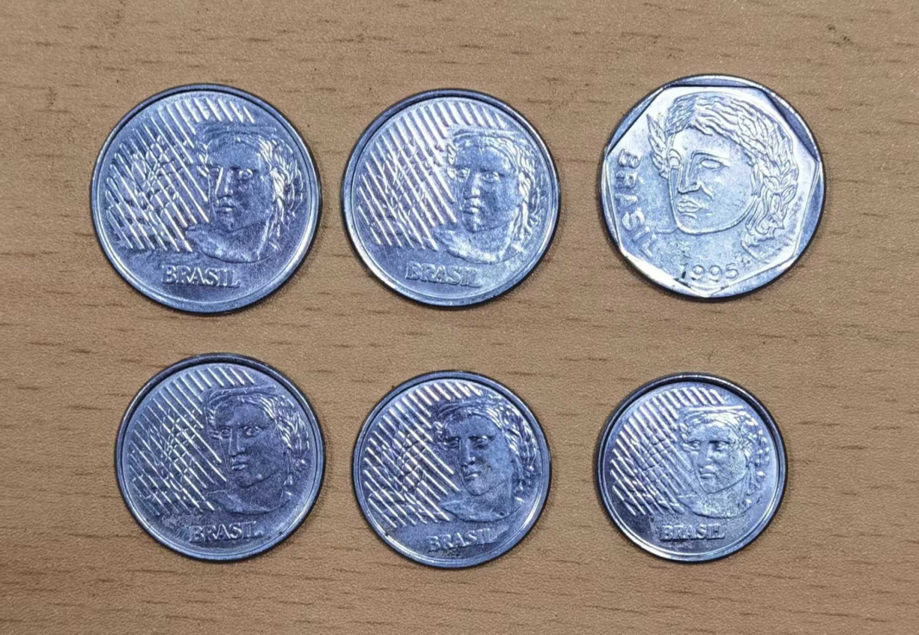 北京马甸外币专卖微拍第七十七期，非贵金属外国纪念币，流通币专场，陆续上新欢迎关注 巴西人头版