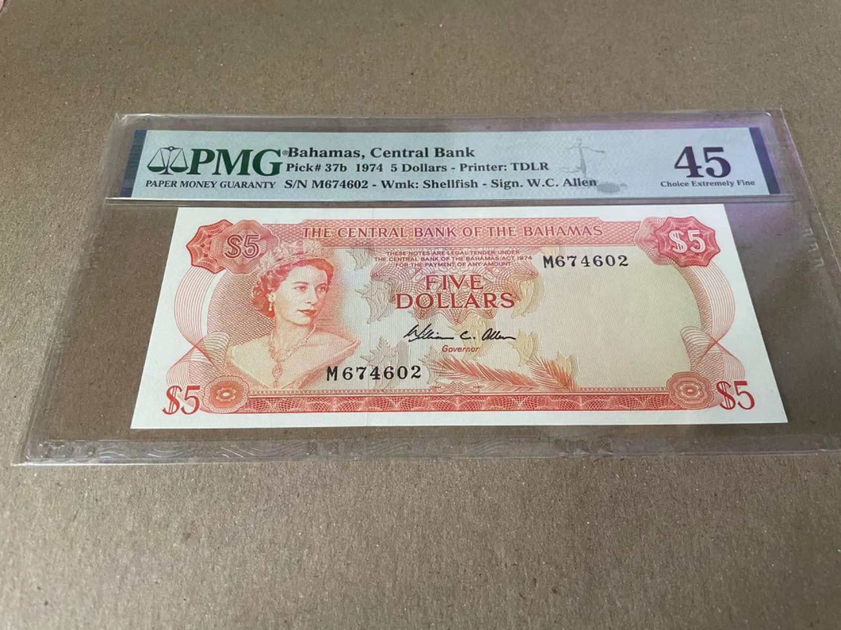 【Blue Auction】✨世界纸币精拍第190期【精】 巴哈马彩背 1974年5元 PMG45 女王