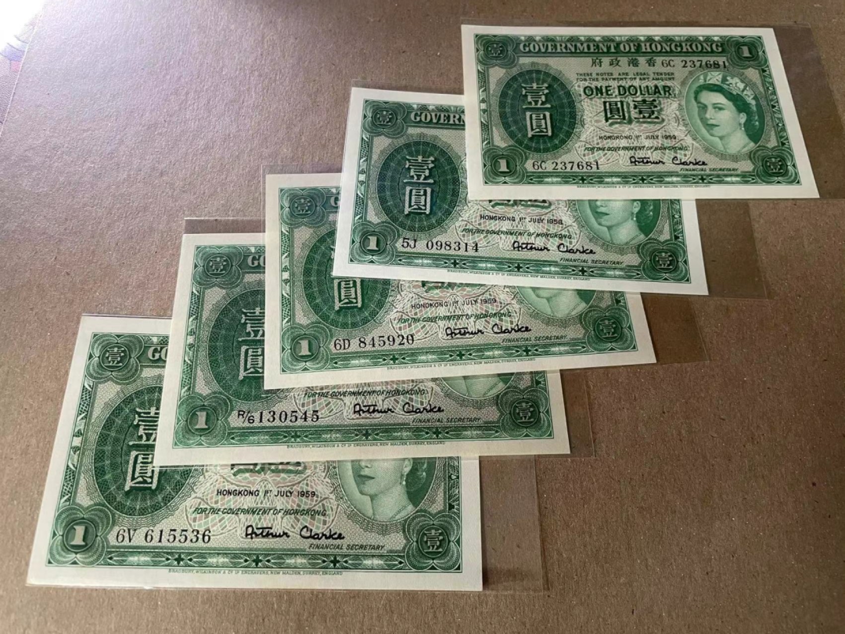 【Blue Auction】✨世界纸币精拍第190期【精】 【一组5张】香港 女王1元 品相如图