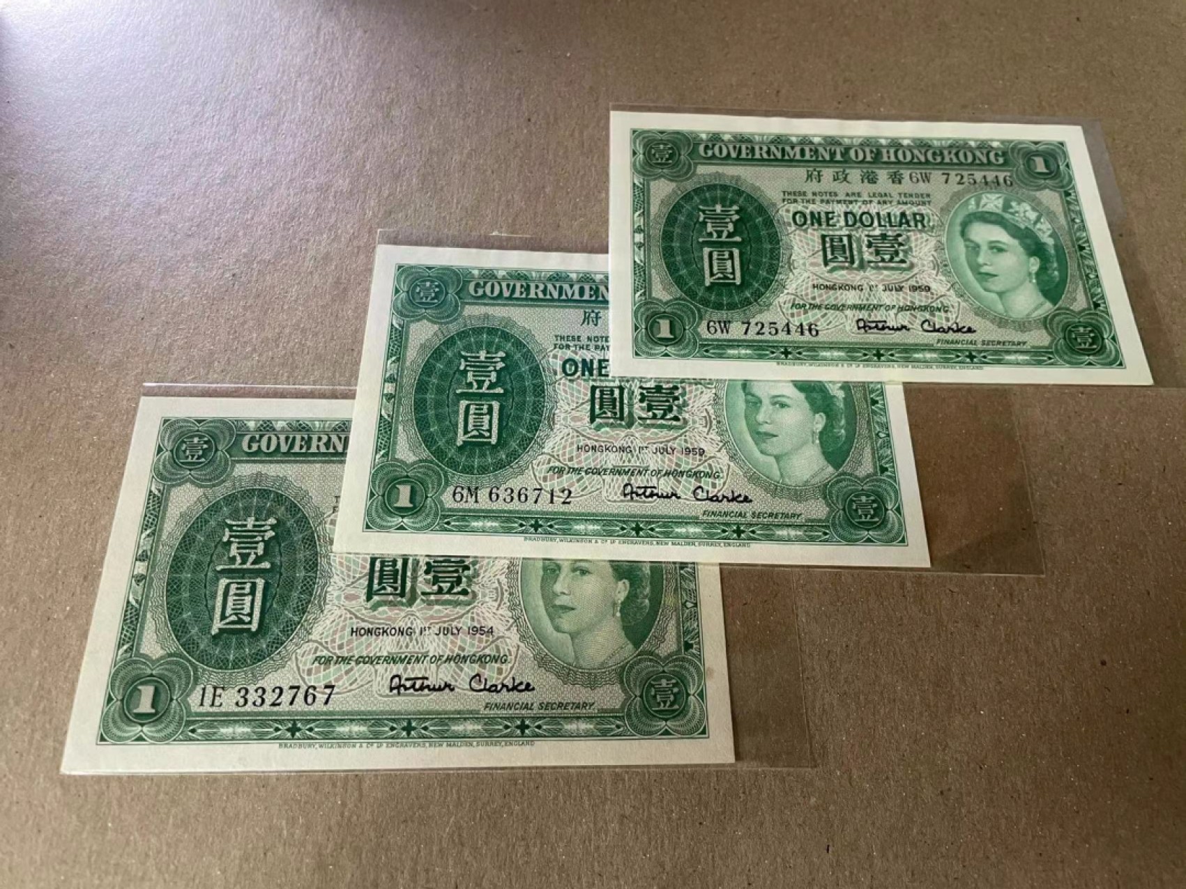 【Blue Auction】✨世界纸币精拍第190期【精】 【一组3张】香港 女王1元 品相如图