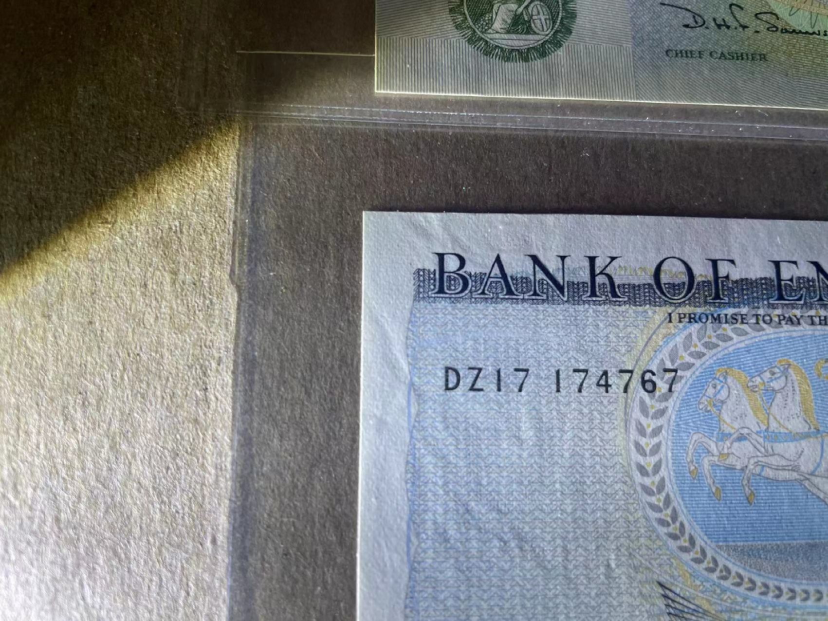 【Blue Auction】✨世界纸币精拍第190期【精】 【一组2张】英国 D序列1-5镑 UNC/UNC-