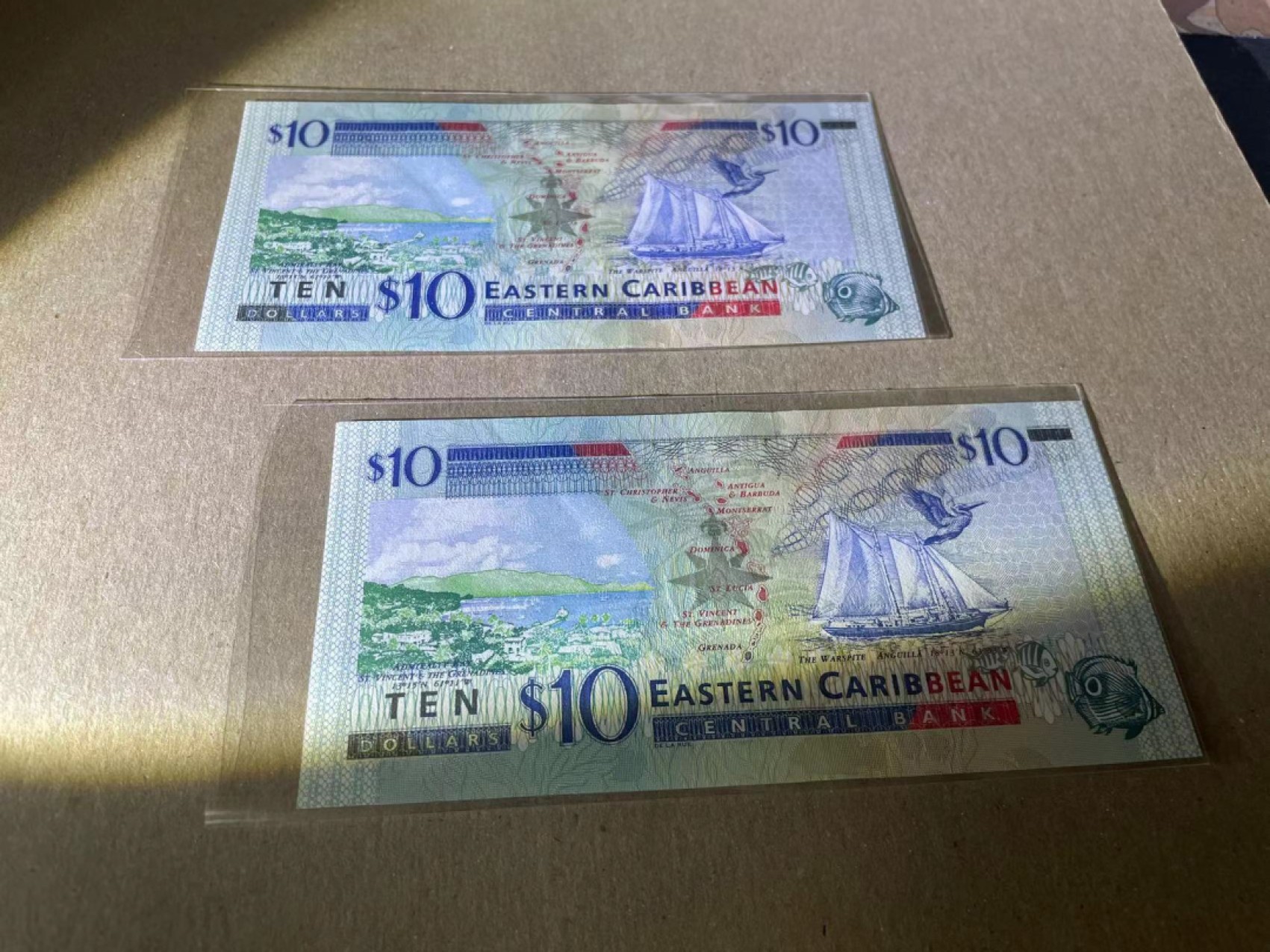 【Blue Auction】✨世界纸币精拍第190期【精】 【一组2张】东加勒比 10元 女王纸币一组 UNC- 轻微软折