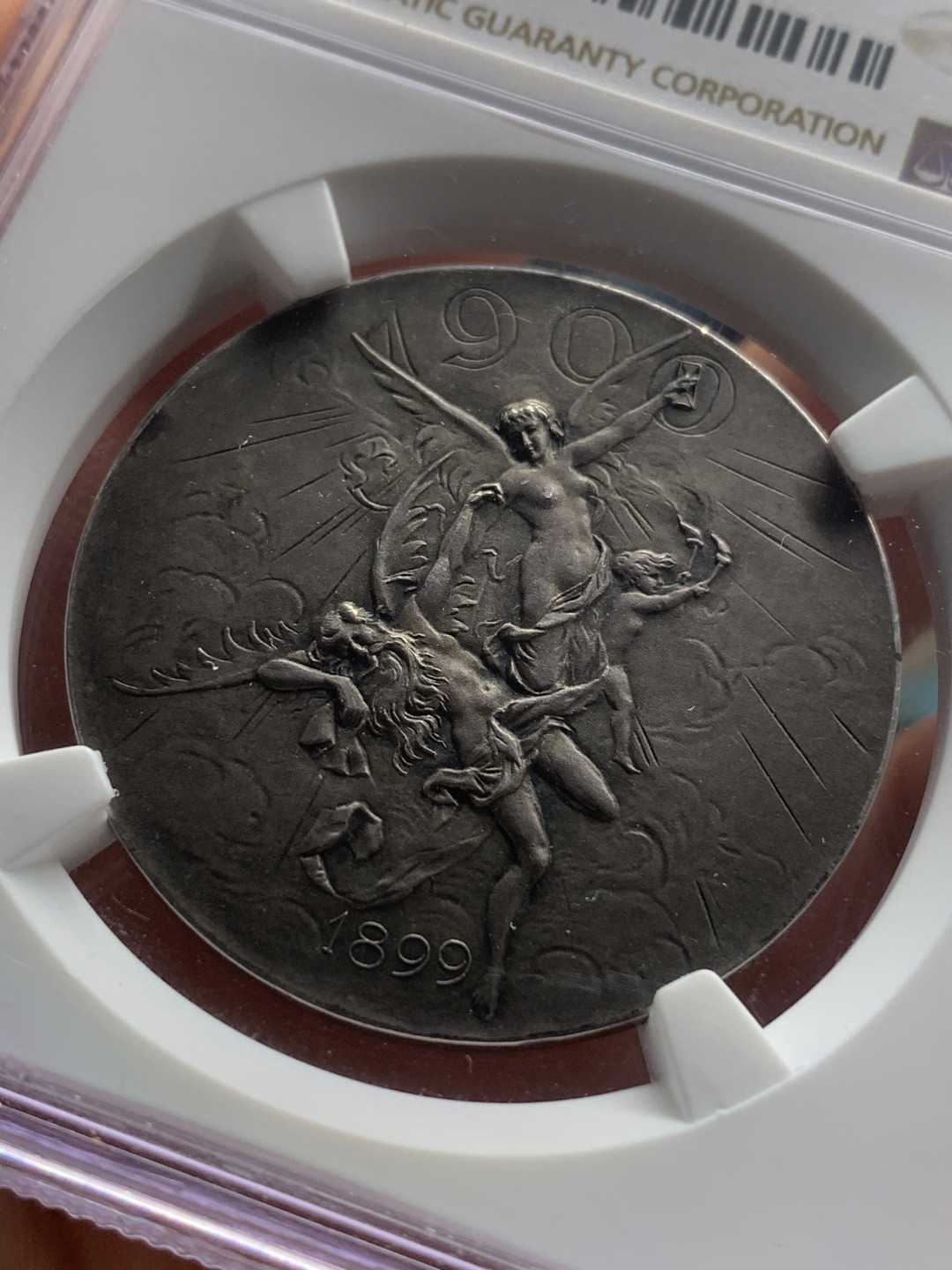 《竞宝斋》中天佳节（端午节特拍）6月12日-周日-第64场 NGC MS63 德国1900年世纪之交纪念银章 名家Lauer作品