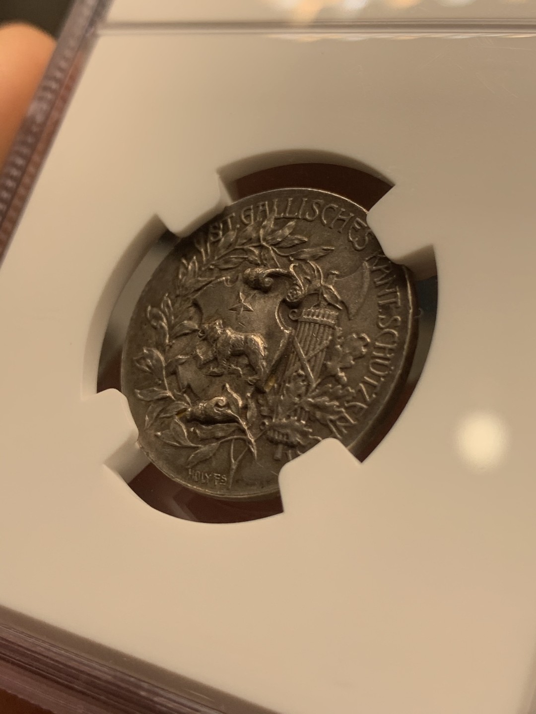 《竞宝斋》中天佳节（端午节特拍）6月12日-周日-第64场 NGC亚军分 MS64 瑞士1906年圣加伦射击节银章 以小见大 精细程度难以言表 灰黑包浆 法西斯权杖和小熊盾徽 高浮雕工艺 值得收藏