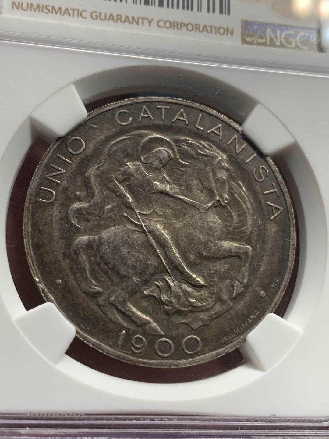 《竞宝斋》中天佳节（端午节特拍）6月12日-周日-第64场 NGC MS61 稀少品种 西班牙1900年 加泰罗尼亚联邦 5比塞塔 银币 季军分 原味包浆 屠龙清晰 首次见到 可遇不可求的品种