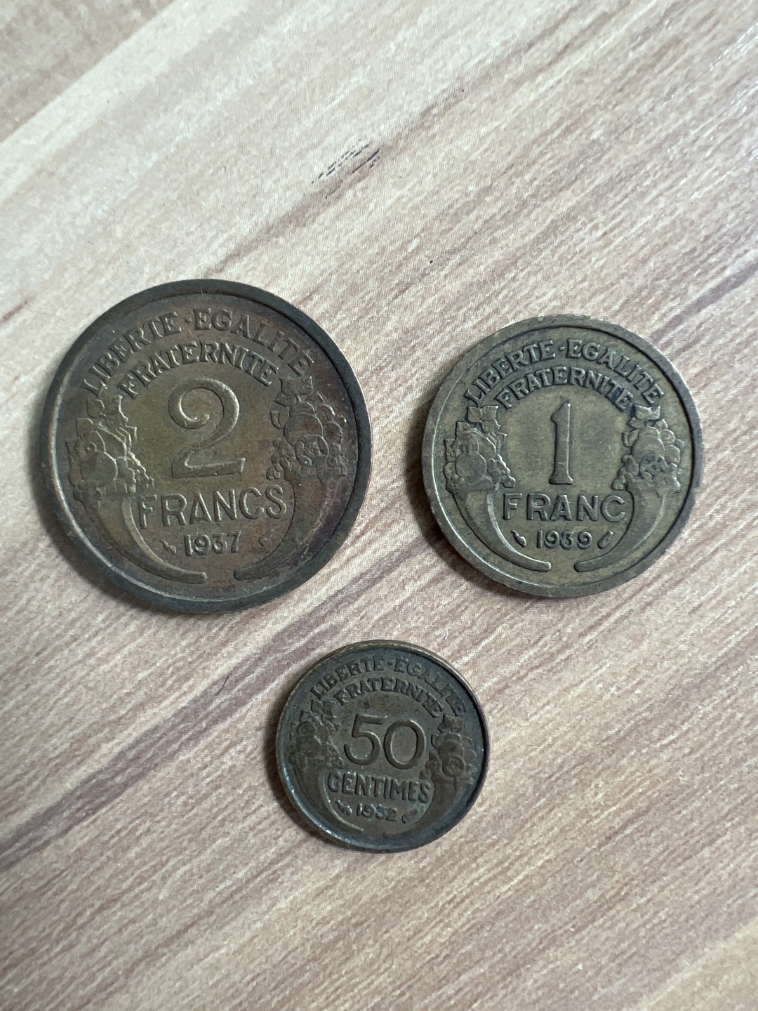 泡泡堂外币首拍 法国女神三枚