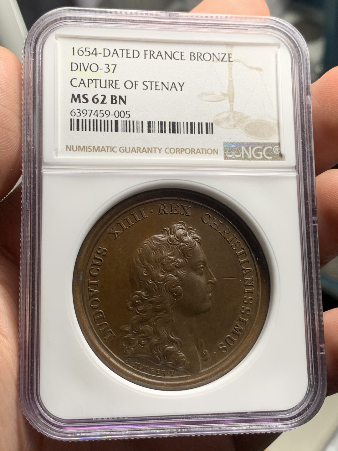 《竞宝斋》中天佳节（端午节特拍）6月12日-周日-第64场 NGC MS62 法国1654年路易十四攻占斯特奈纪念高浮雕精美铜章 巧克力包浆 加厚封装