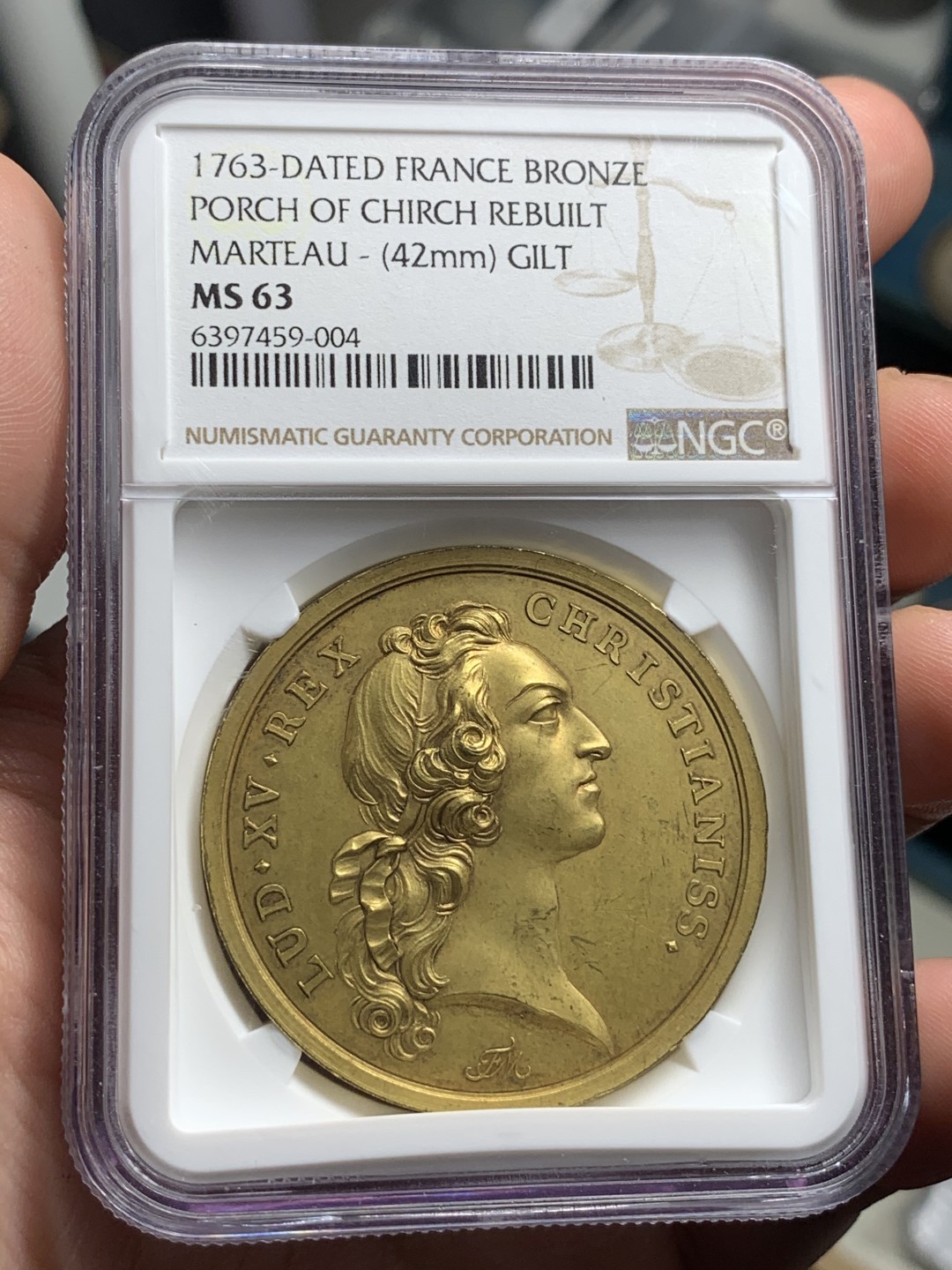 《竞宝斋》中天佳节（端午节特拍）6月12日-周日-第64场 NGC MS63 法国1763年路易十五教堂重建高浮雕镀金纪念章  状态难得，发髻清晰无磨损 加厚盒装