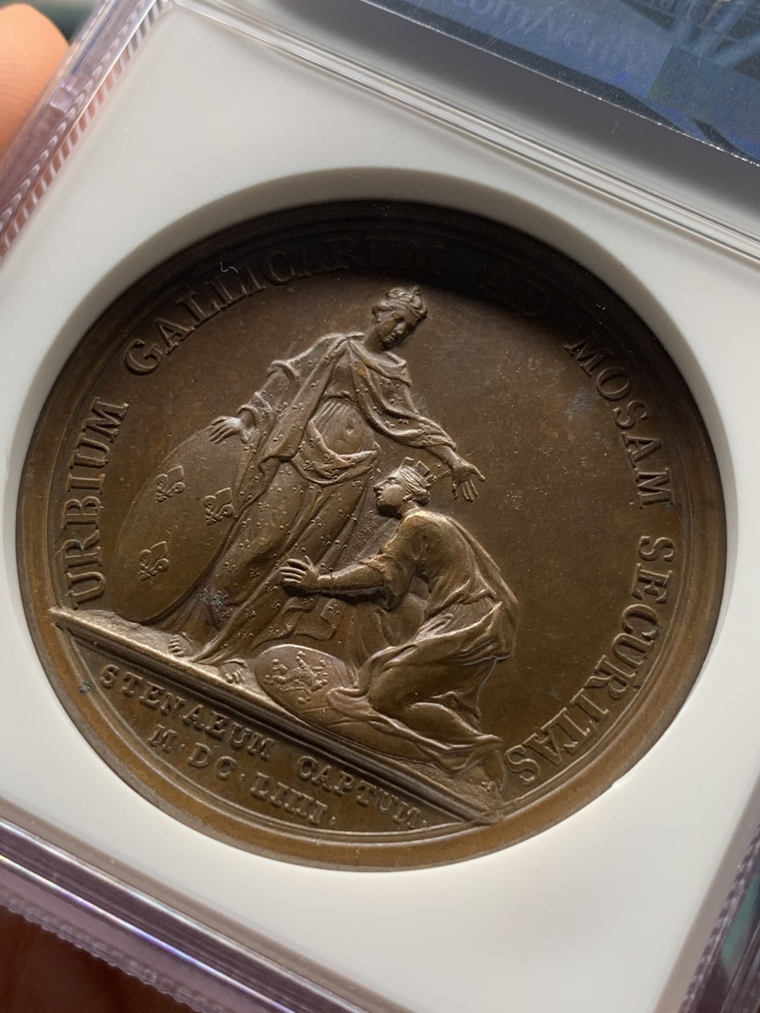 《竞宝斋》中天佳节（端午节特拍）6月12日-周日-第64场 NGC MS62 法国1654年路易十四攻占斯特奈纪念高浮雕精美铜章 巧克力包浆 加厚封装