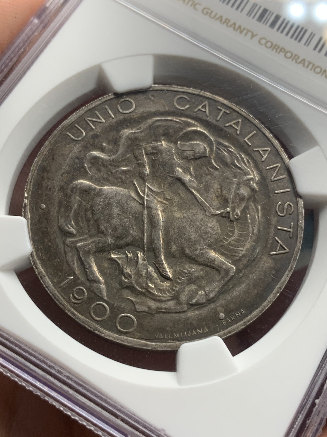 《竞宝斋》中天佳节（端午节特拍）6月12日-周日-第64场 NGC MS61 稀少品种 西班牙1900年 加泰罗尼亚联邦 5比塞塔 银币 季军分 原味包浆 屠龙清晰 首次见到 可遇不可求的品种