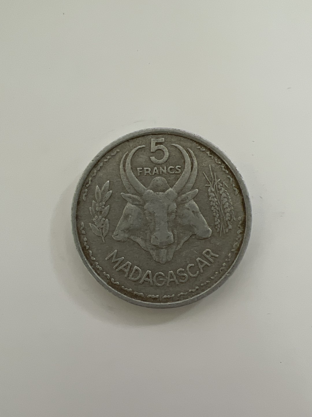 泡泡堂外币首拍 法属马达加斯加1953年5法郎