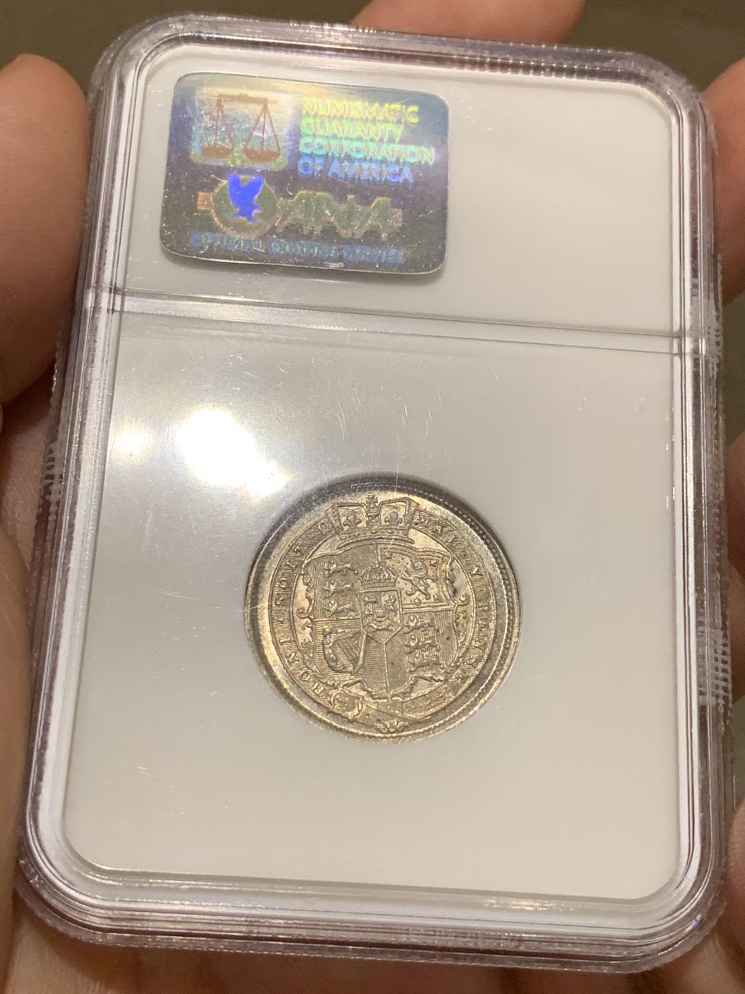 《竞宝斋》中天佳节（端午节特拍）6月12日-周日-第64场 NGC-MS66 英国 1819年 乔治三世 1先令银币 老盒 顶级分数 活生生的打出了PL的质感