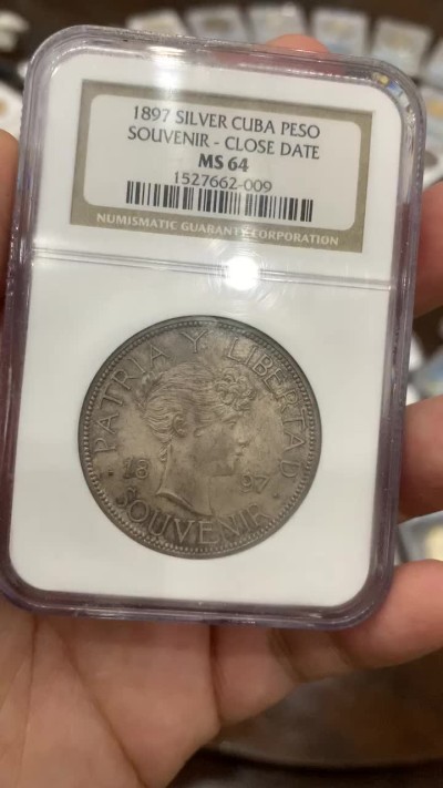 《竞宝斋》中天佳节（端午节特拍）6月12日-周日-第64场 NGC MS64 古巴  1897年 女神 1比索银币 双面均匀的深咖色包浆 1897年古巴独立爱国者在纽约制作的第一枚纪念银币 第一次在钱币上出现古巴盾徽图案 具有非凡意义