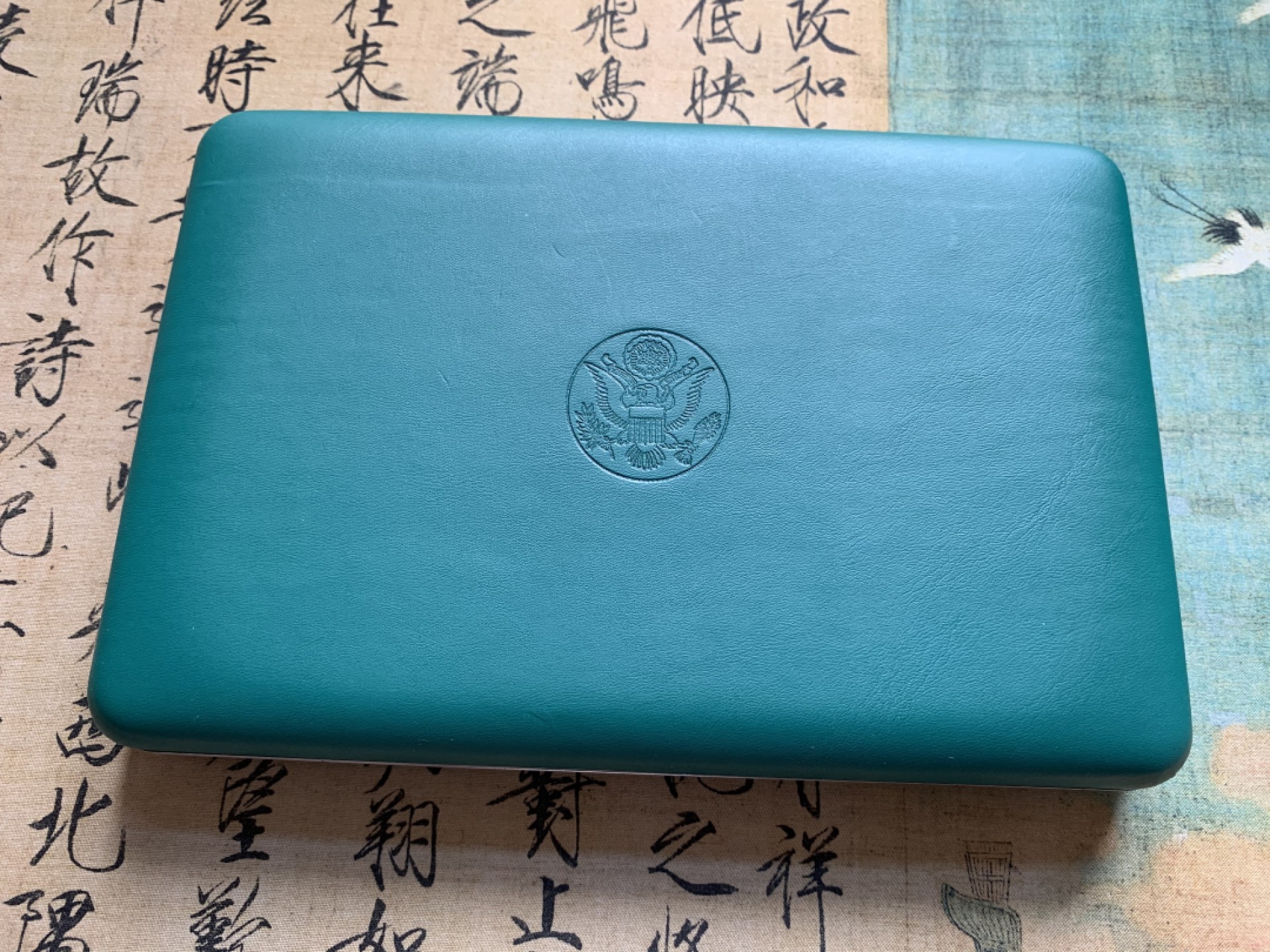 《竞宝斋》中天佳节（端午节特拍）6月12日-周日-第64场 美国 1996年 亚特兰大 奥运会 精制 1美元 银币 8枚套，原盒带证书 保存的非常好 非常少见的一套 单枚重量26.73克 900银