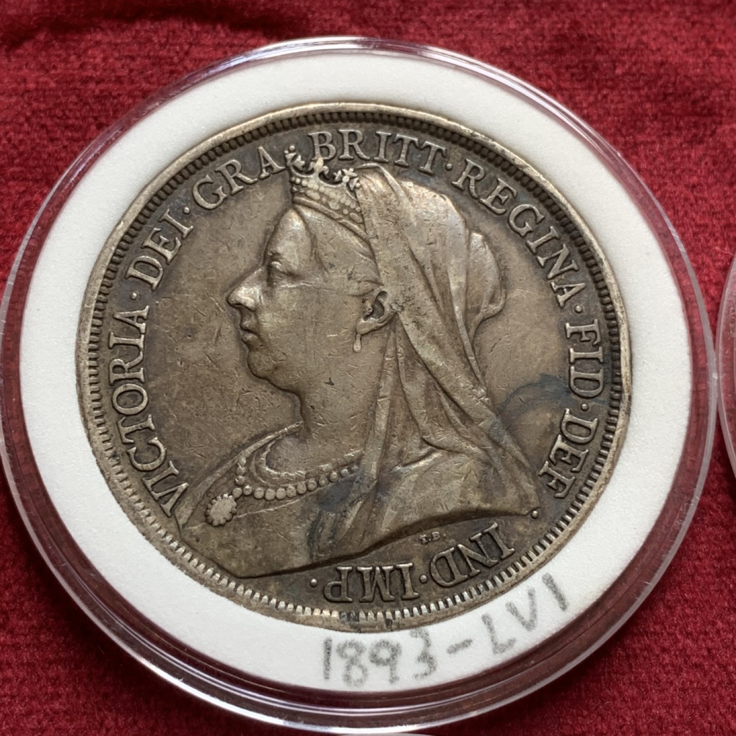 《竞宝斋》中天佳节（端午节特拍）6月12日-周日-第64场 英国 维多利亚 披纱版马剑银币 16枚大全套 囊括除精制版外的所有年份以及不同的边铭，品相基本在XF-AU级别 原味包浆为主 细节看图。